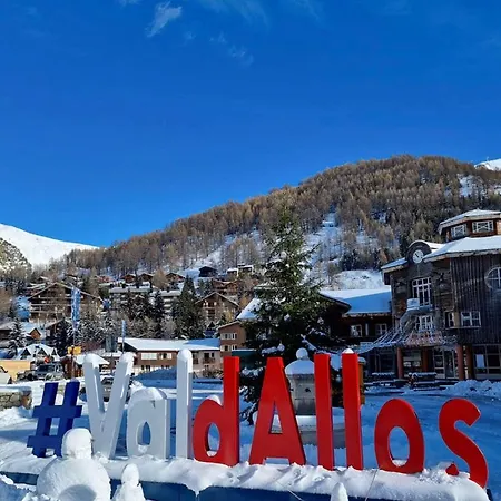 4 People Down The Slopes- La Foux D'allos * Allos