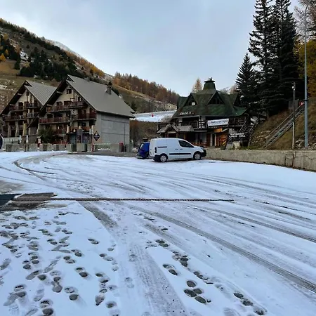 4 People Down The Slopes- La Foux D'allos *