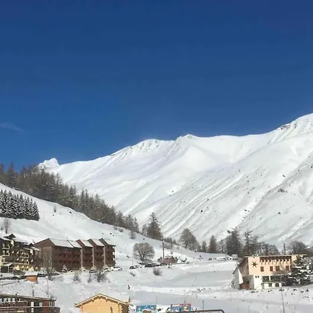 4 People Down The Slopes- La Foux D'allos * Allos